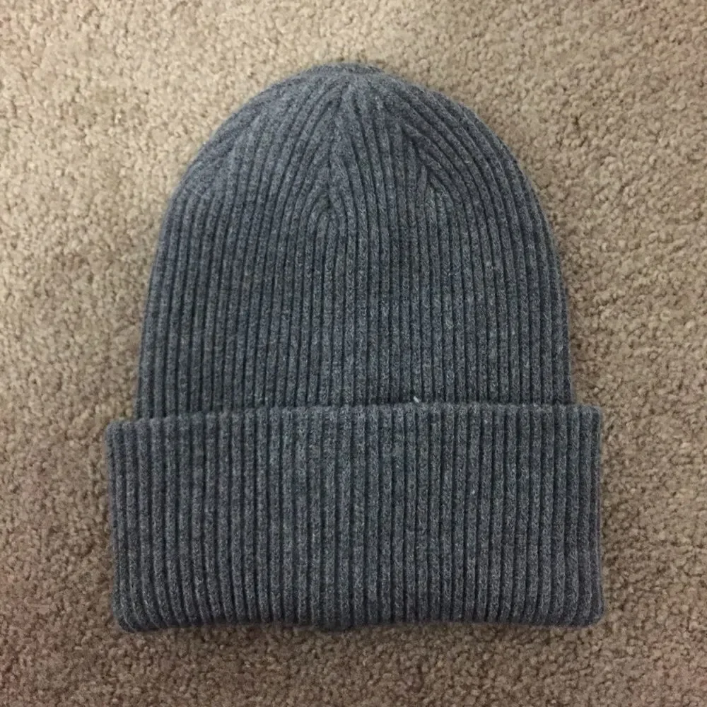 Ribbed Gray Beanie
